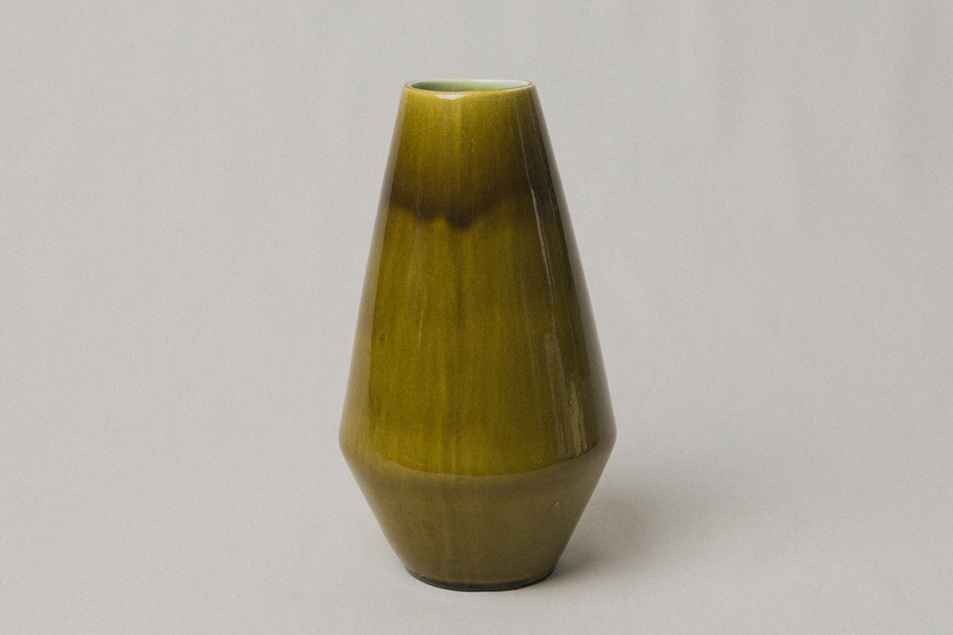 Angular pod-shaped ceramic VASE _ 1026