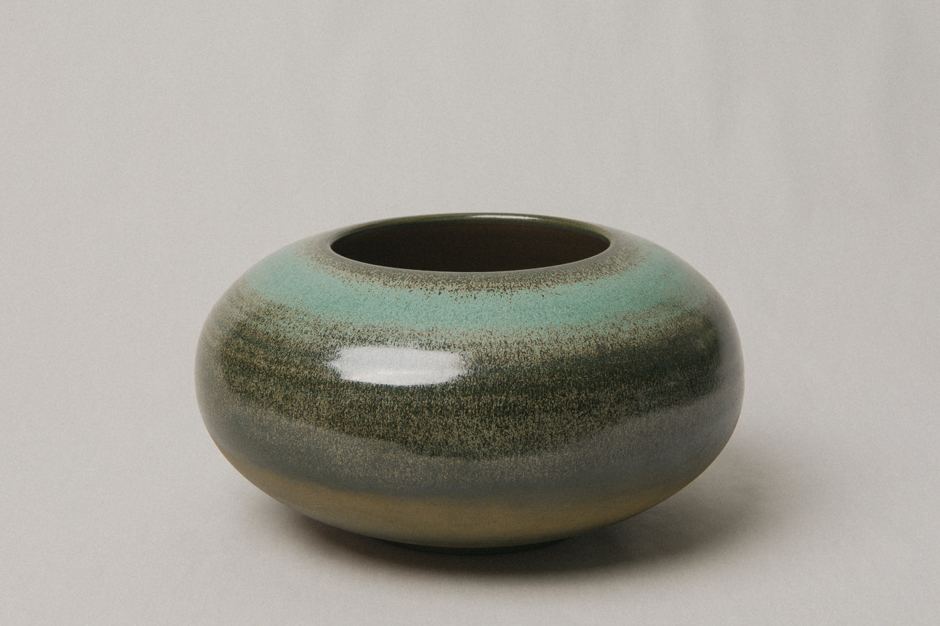 Medium ceramic BOWL/POT _ 1046