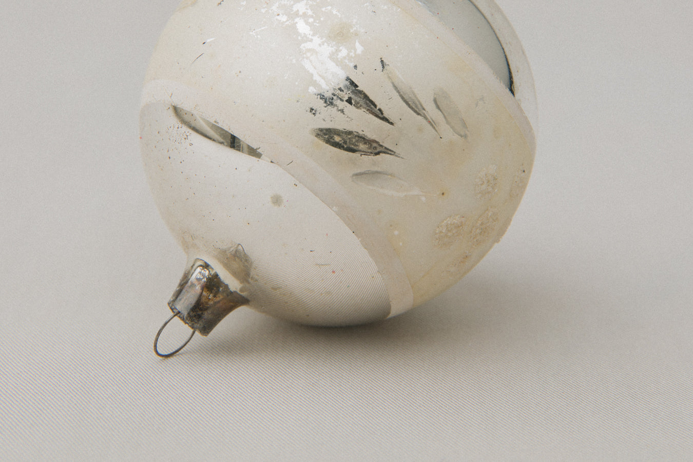 Vintage GLASS ORNAMENT with star motif _ 1076
