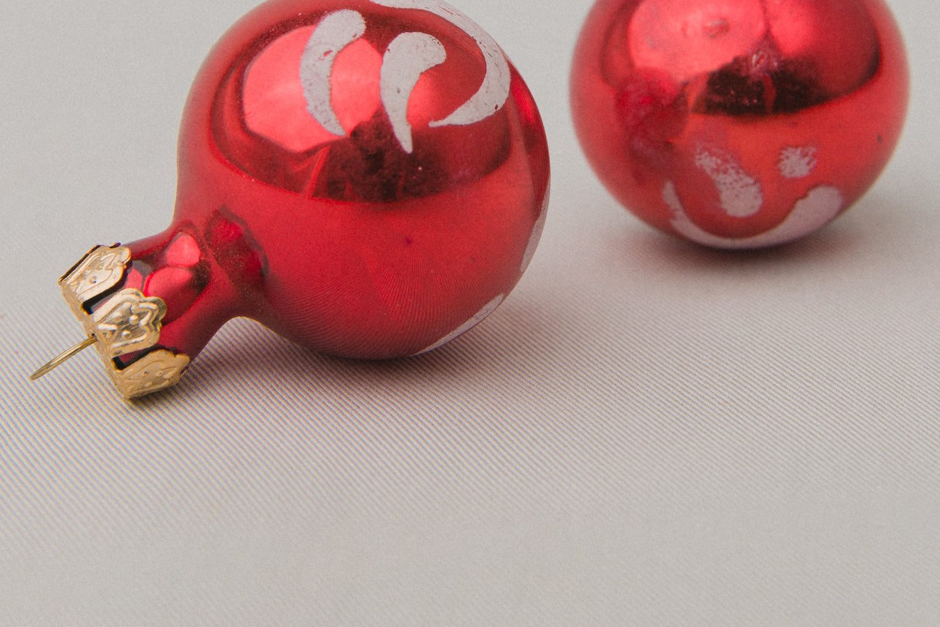 Vintage GLASS ORNAMENTS _ 1090