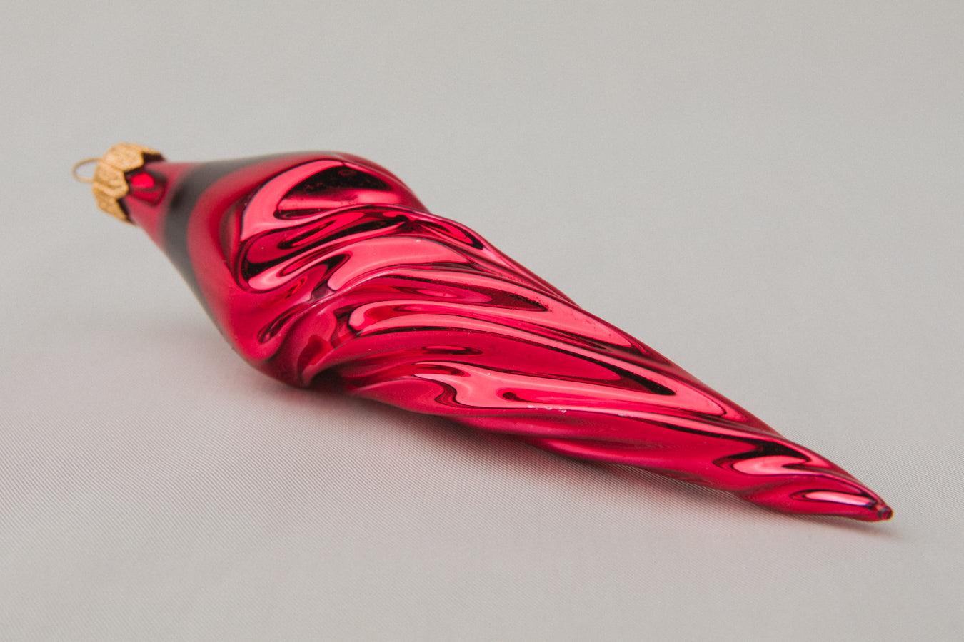 Red glass spiral icicle ORNAMENT _ 1158