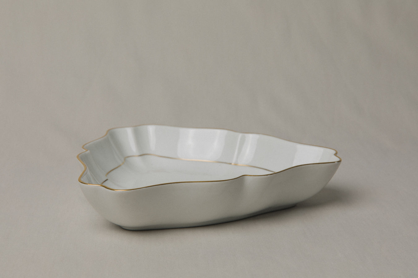 Vintage porcelain SERVING DISH with gold stripe from Herend _ 1231