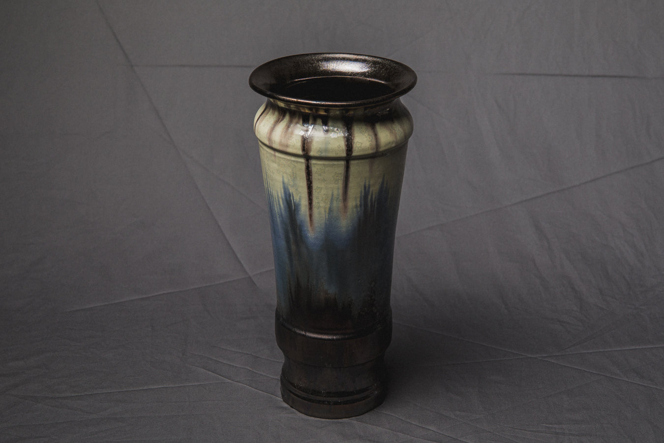 Urn VASE by Éva Bod