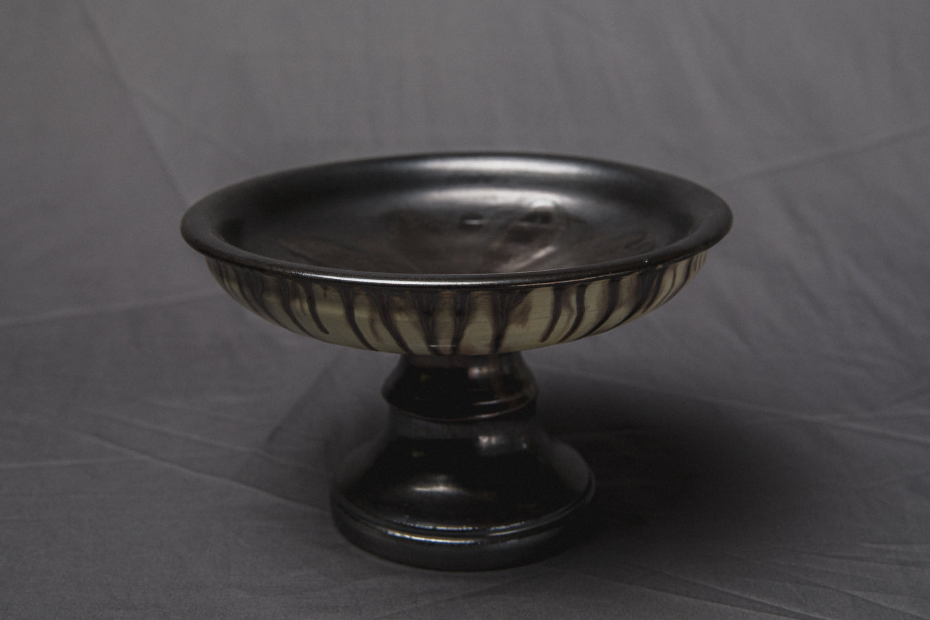 FOOTED BOWL by Éva Bod _ 941