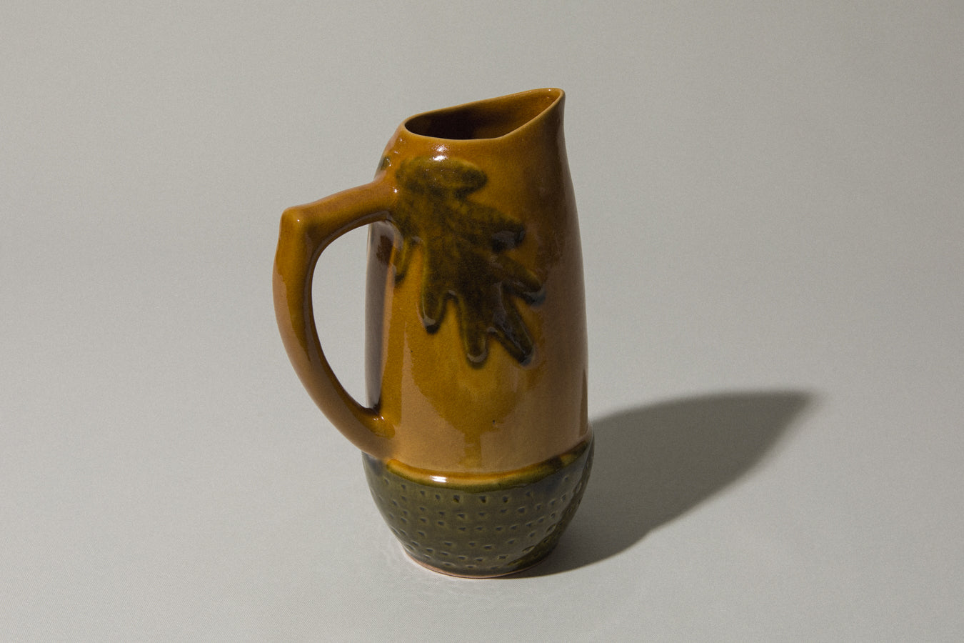 Acorn PITCHER _ 850