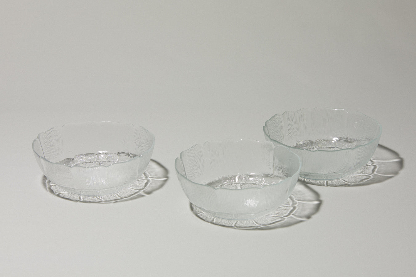 Set of three textured glass BOWLS medium