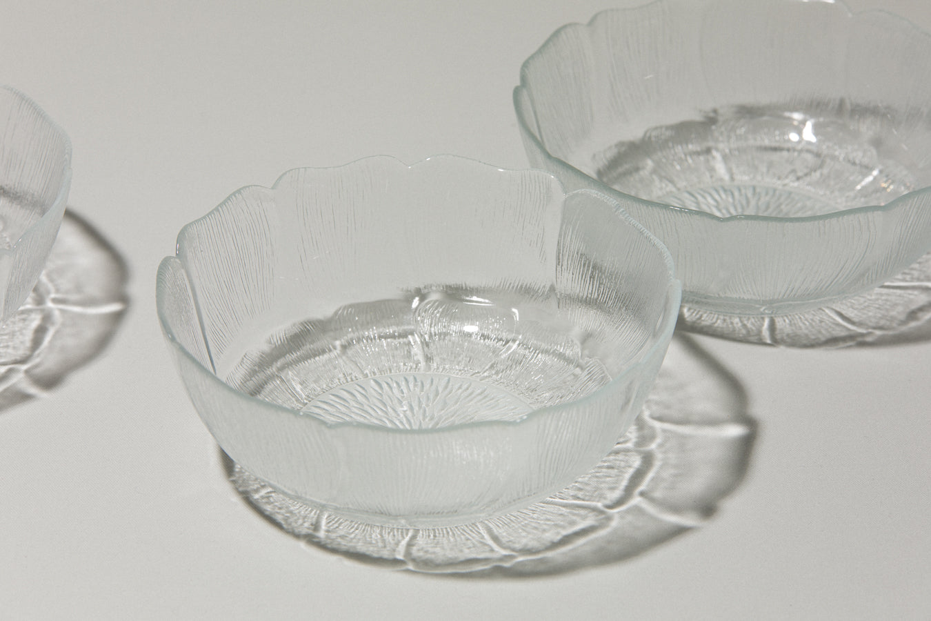 Set of three textured glass BOWLS medium