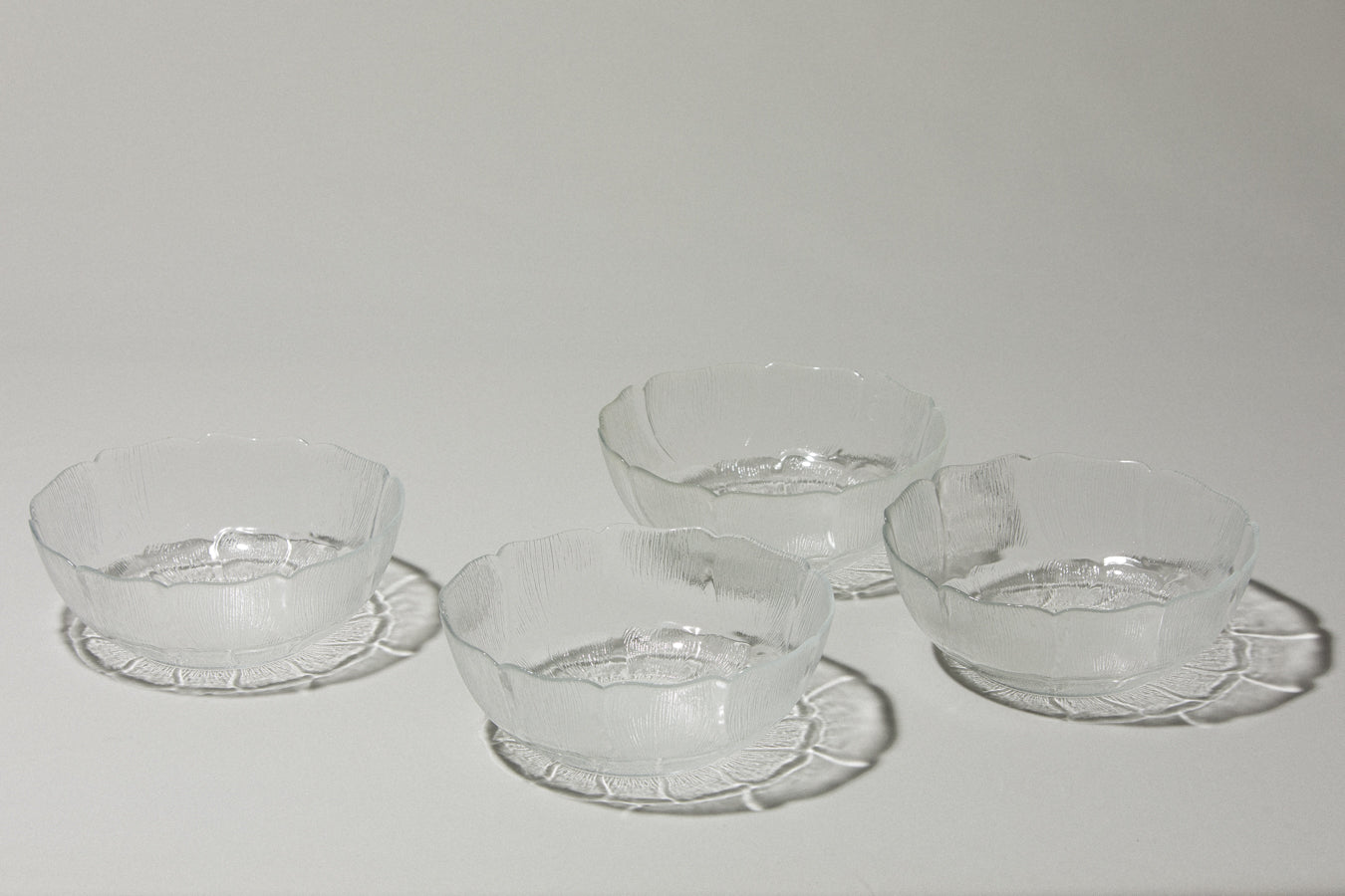 Set of four textured glass BOWLS medium