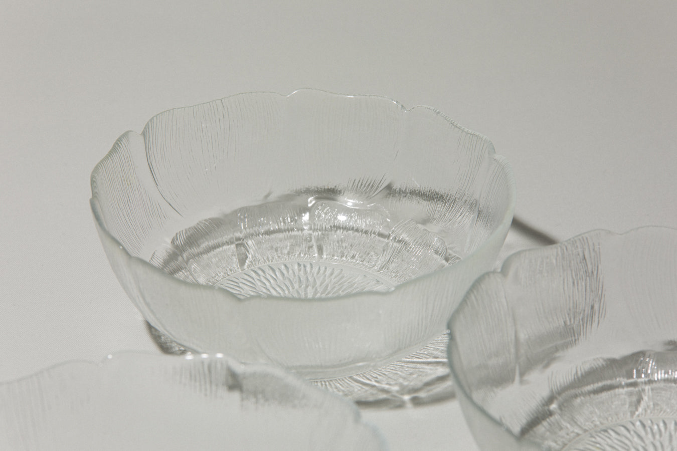 Set of four textured glass BOWLS medium