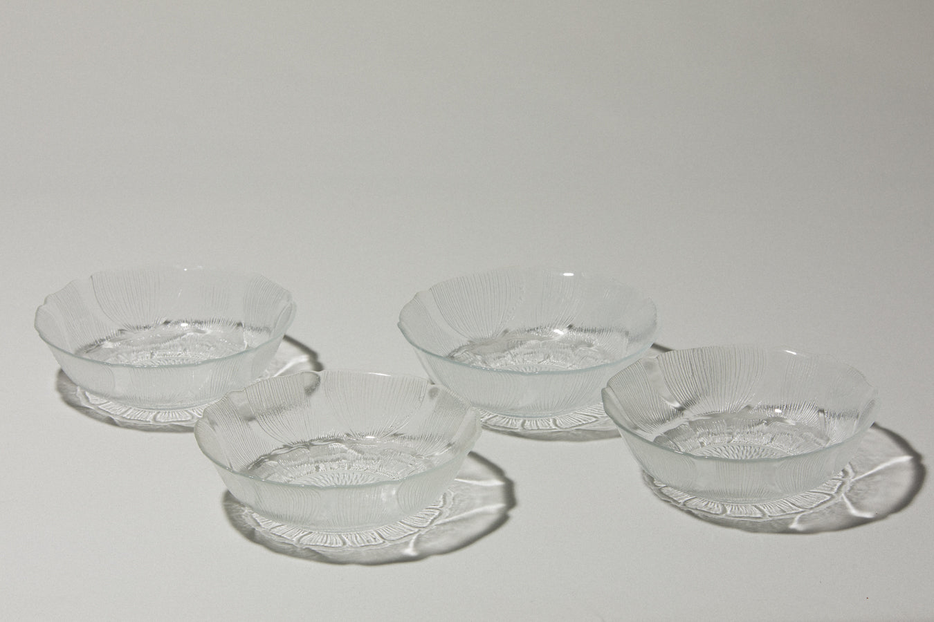 Set of four textured glass BOWLS small