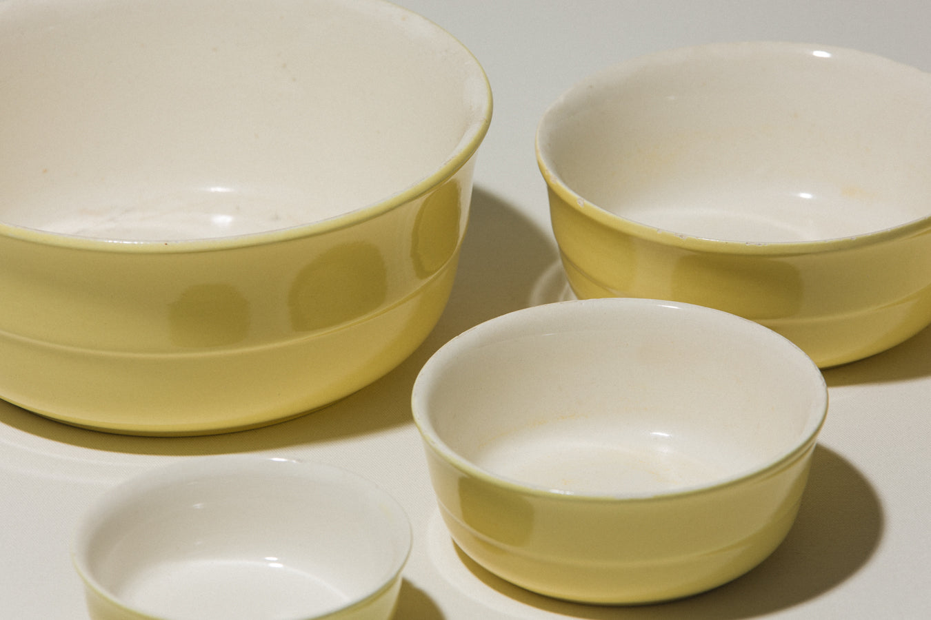Set of five yellow Gránit BOWLS