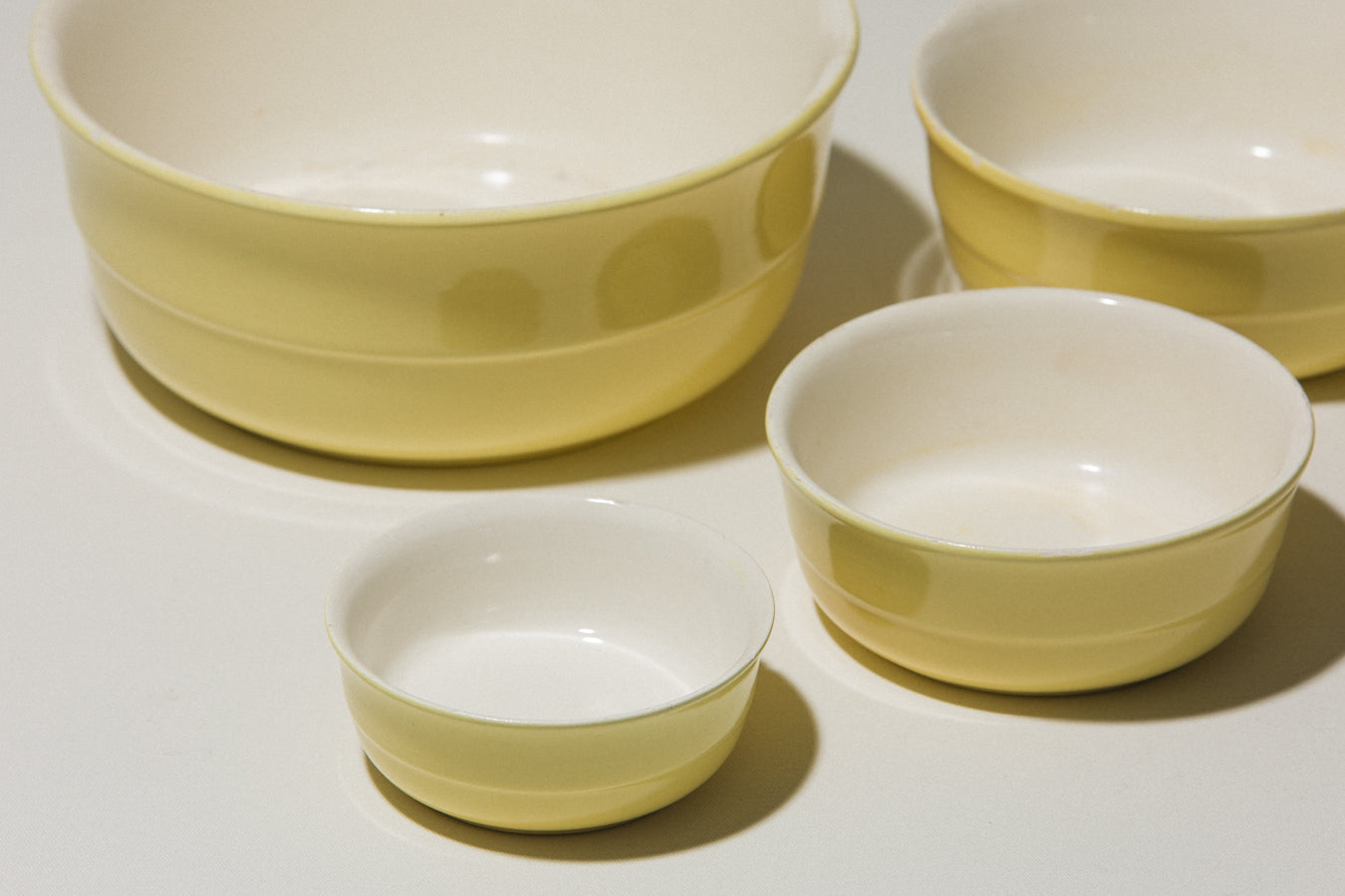 Set of five yellow Gránit BOWLS