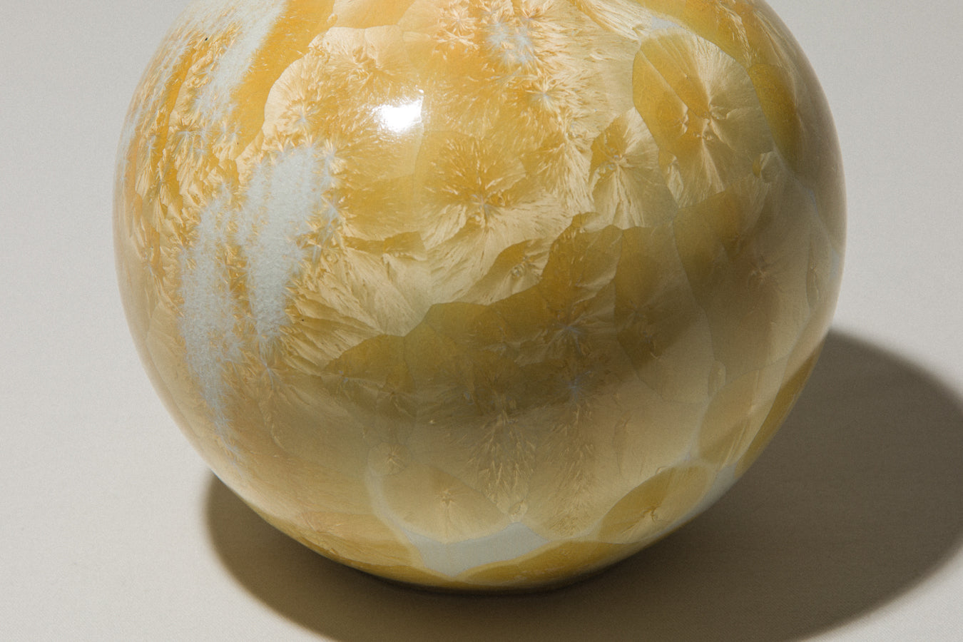 Porcelain VASE with white-yellow crystalline-glaze