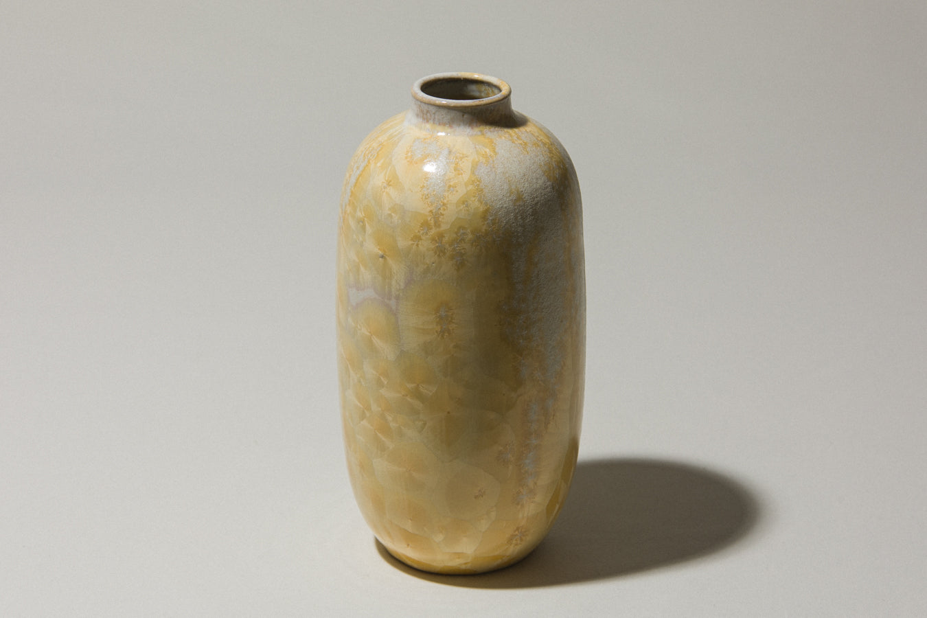 Porcelain VASE with white-yellow crystalline-glaze