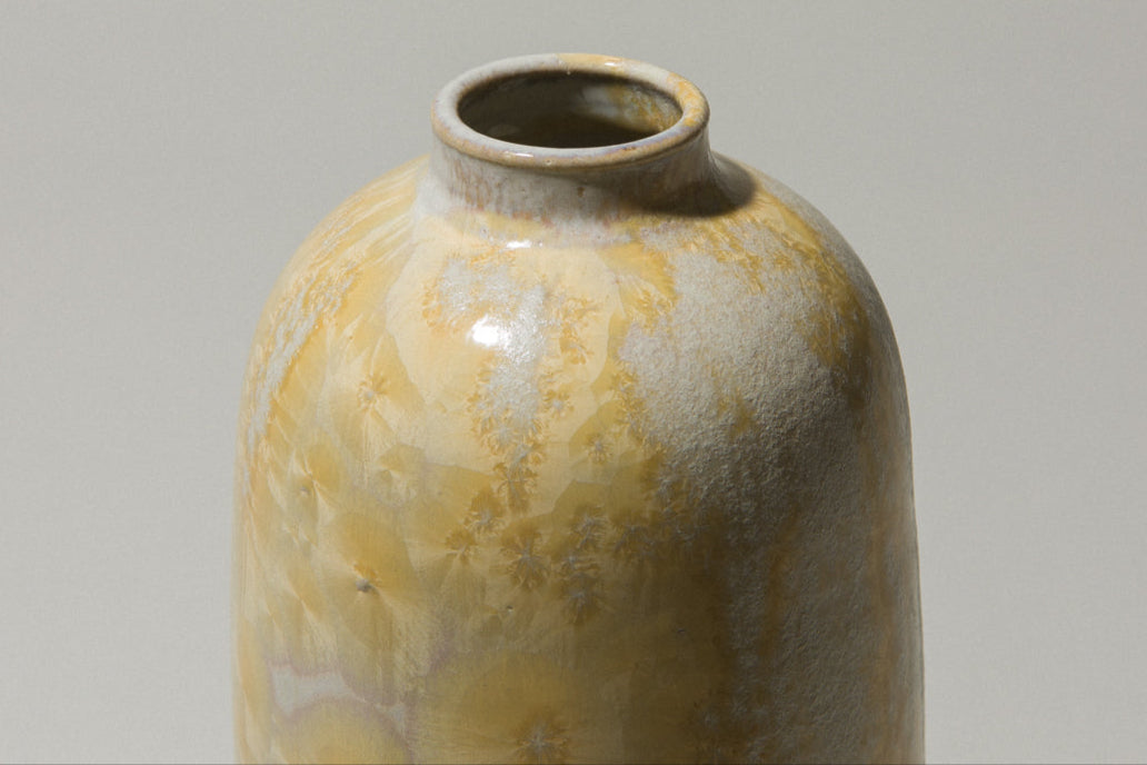 Porcelain VASE with white-yellow crystalline-glaze