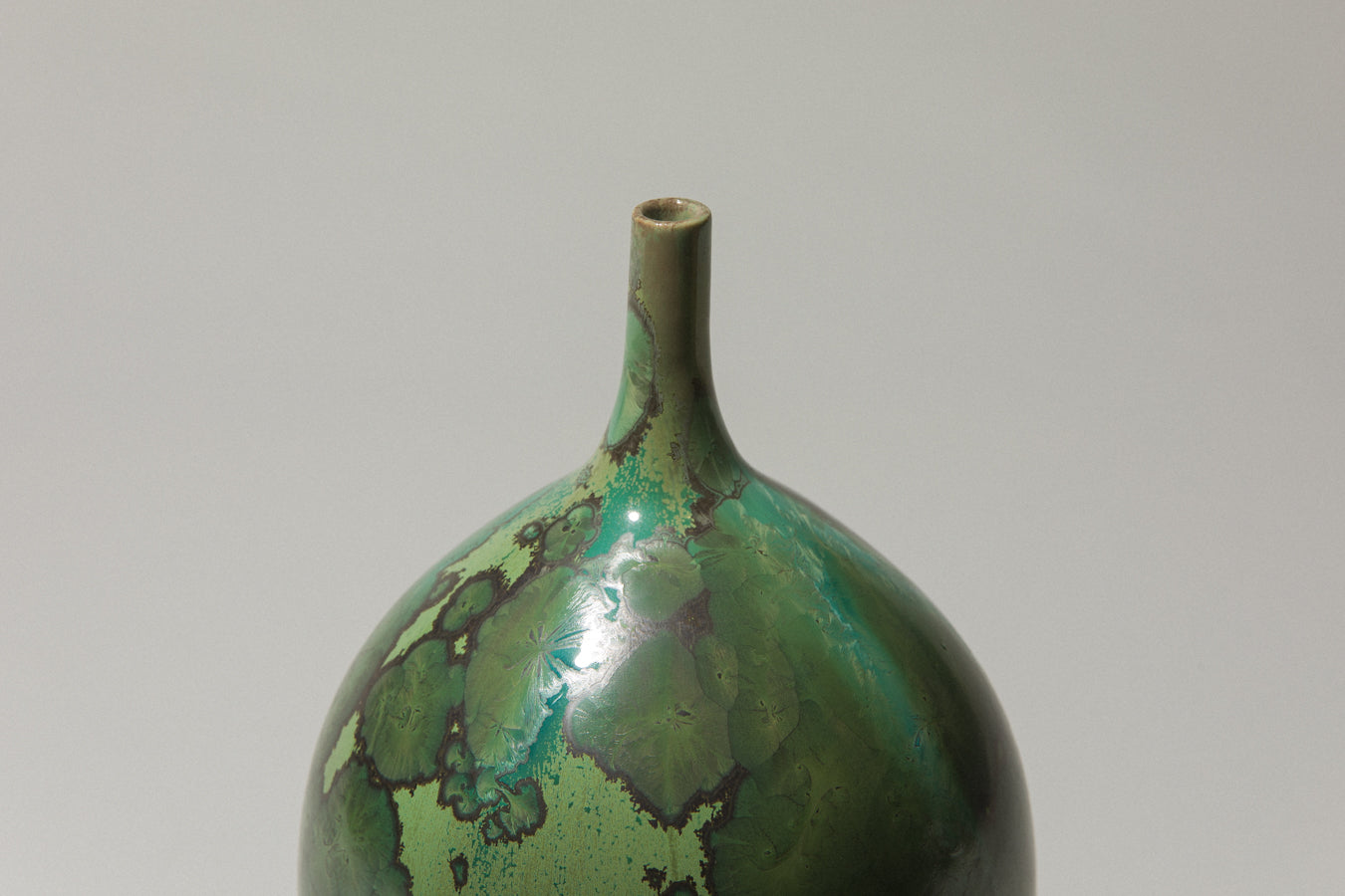 Porcelain VASE with green crystalline-glaze