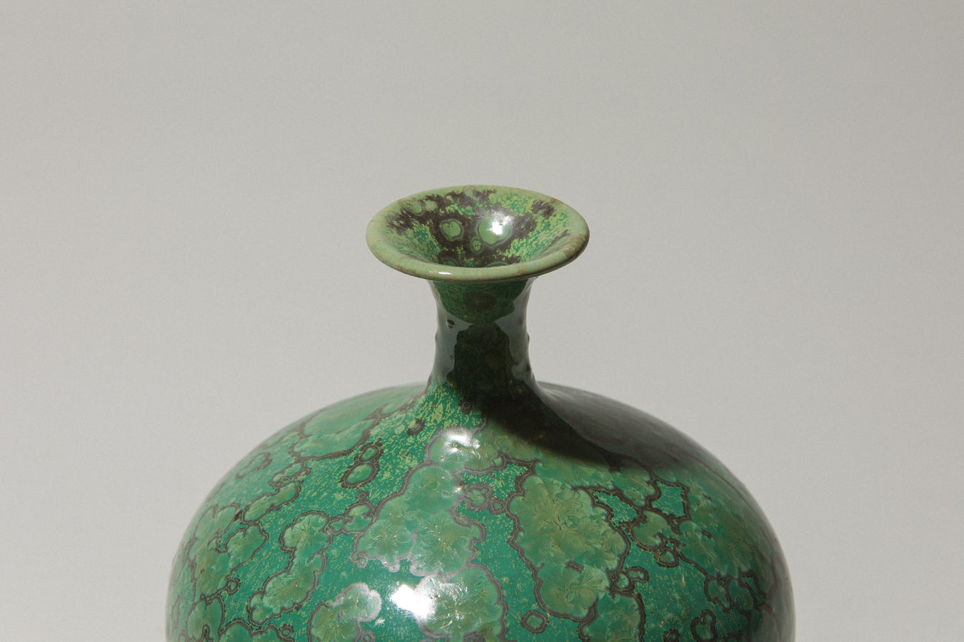 Porcelain VASE with green crystalline-glaze