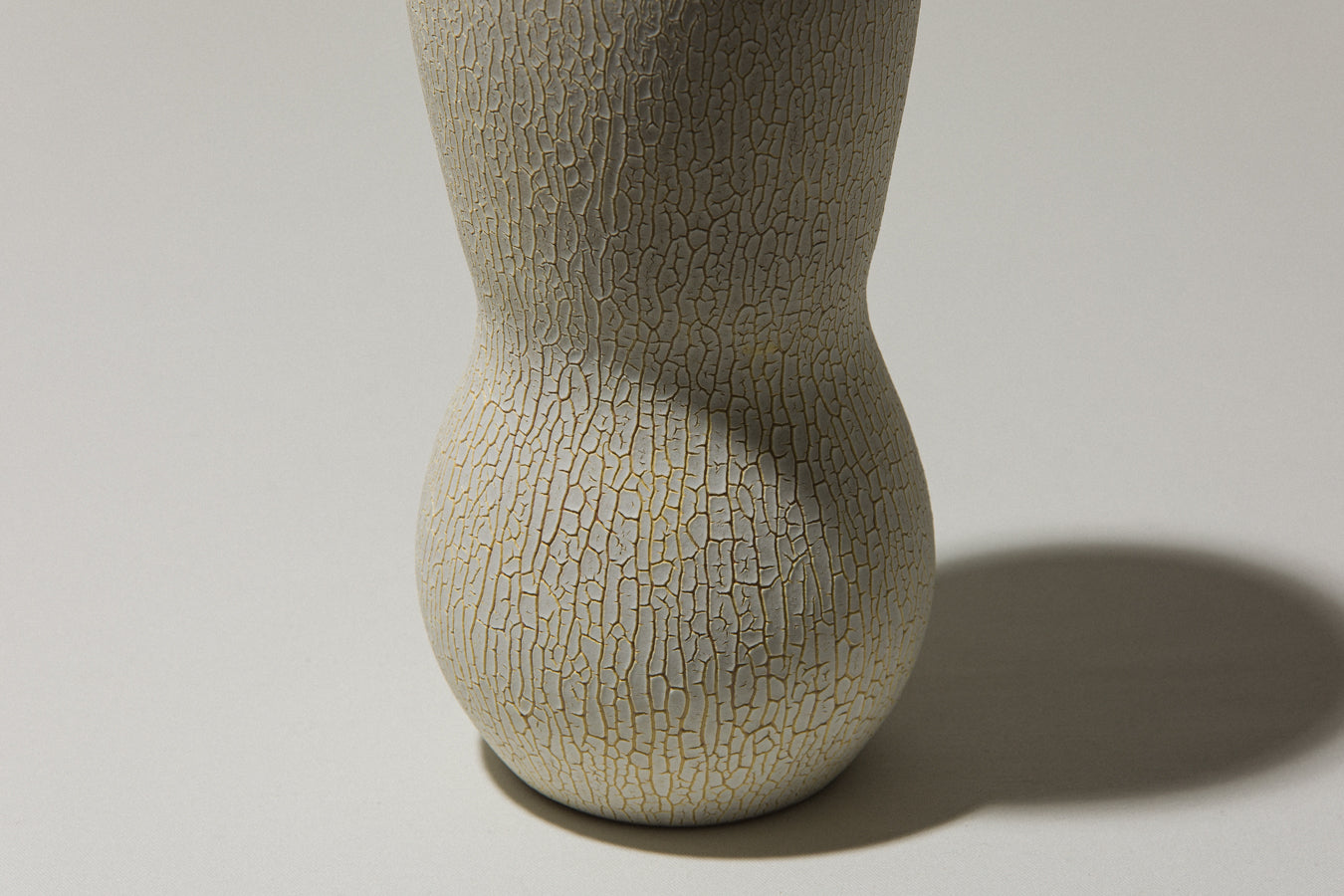Ceramic VASE with white textured crackle glaze