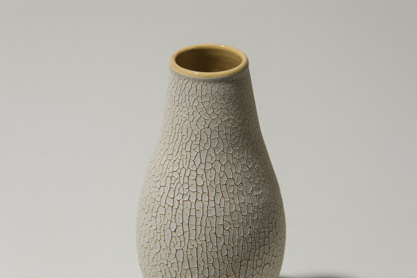 Ceramic VASE with white textured crackle glaze