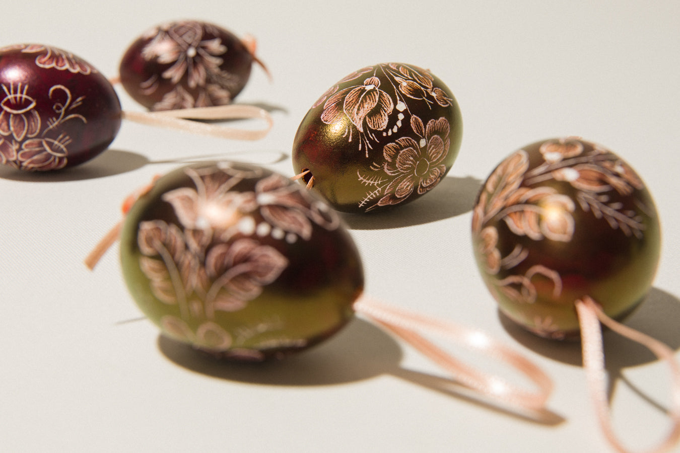 Set of six glazed & scratched SMALL CHICKEN EGGS