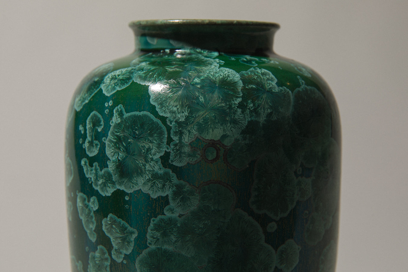 Porcelain VASE with green crystalline-glaze