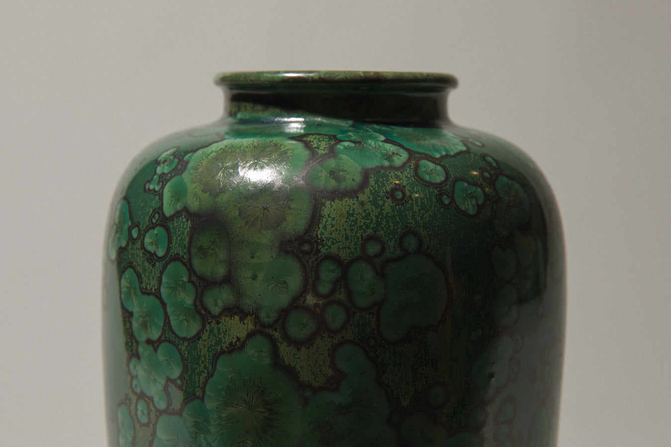 Porcelain VASE with green crystalline-glaze