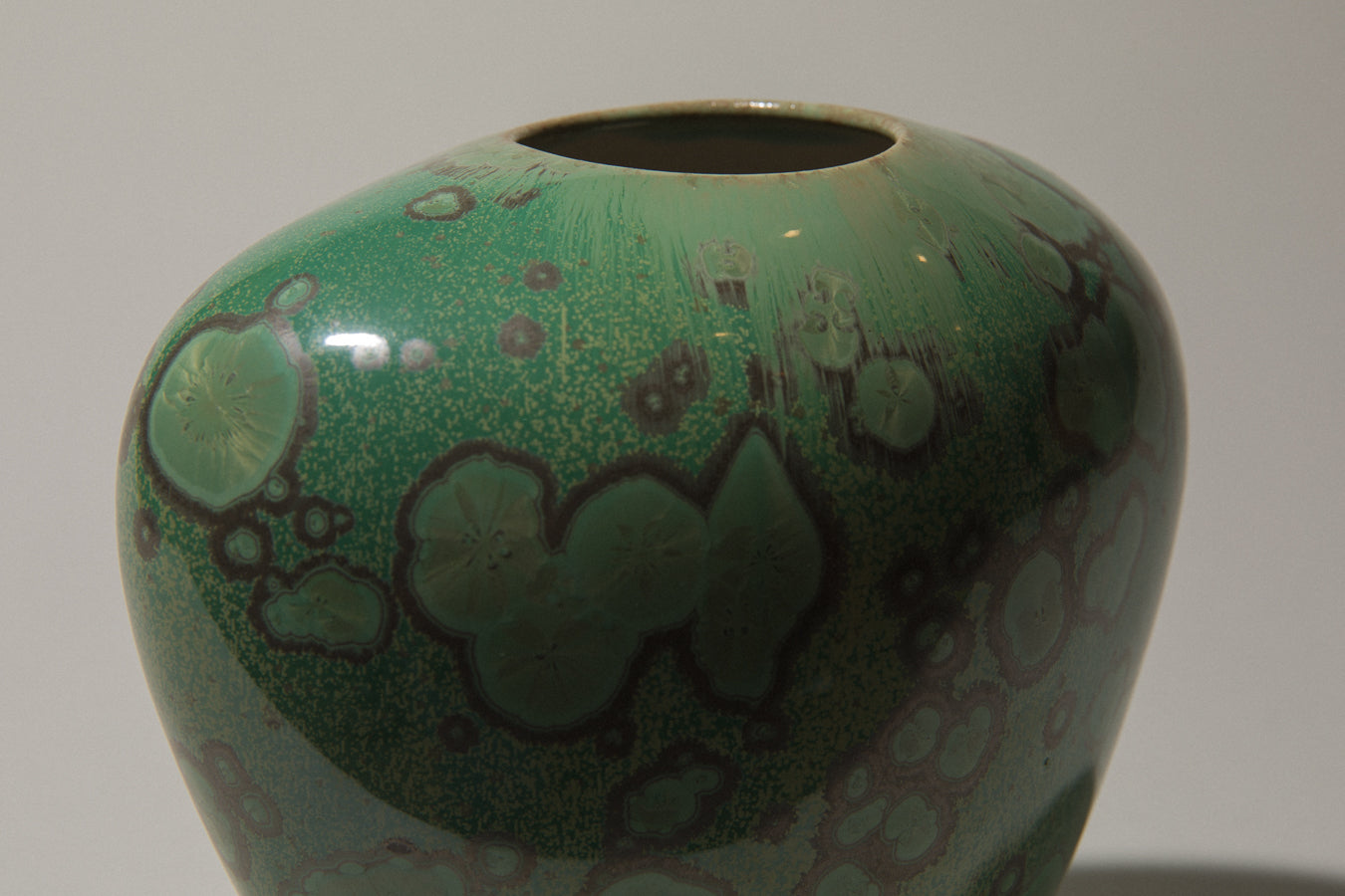 Porcelain VASE with green crystalline-glaze