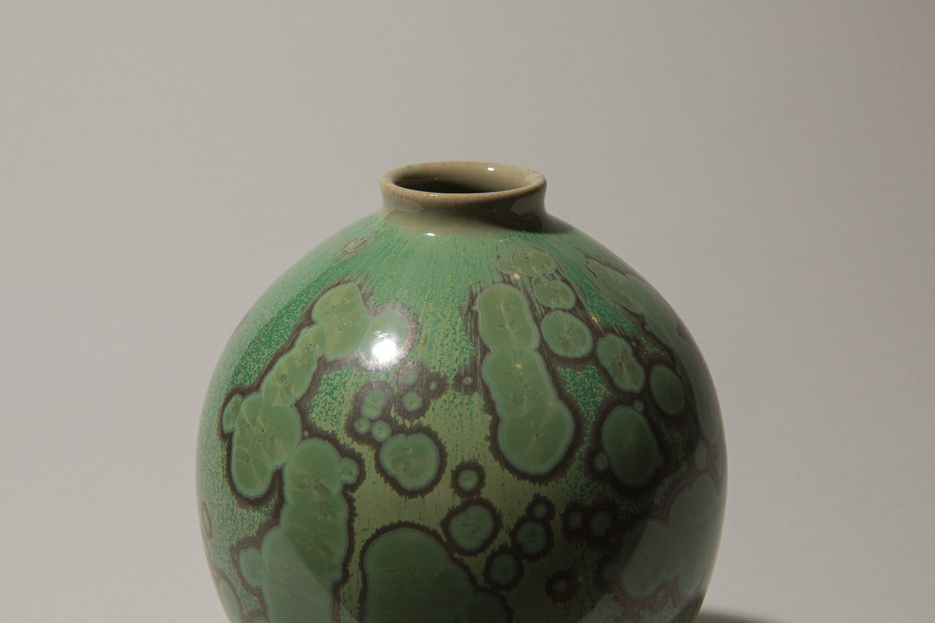 Porcelain VASE with green crystalline-glaze