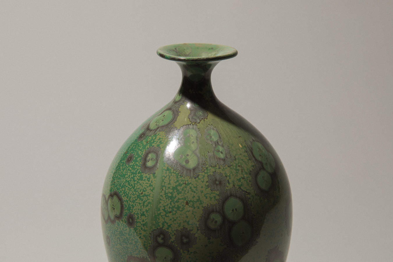 Porcelain VASE with green crystalline-glaze