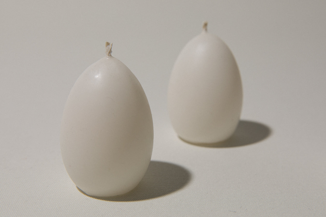 Egg-shaped CANDLE white set of three