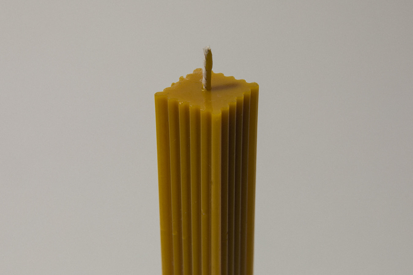 Ribbed beeswax CANDLE
