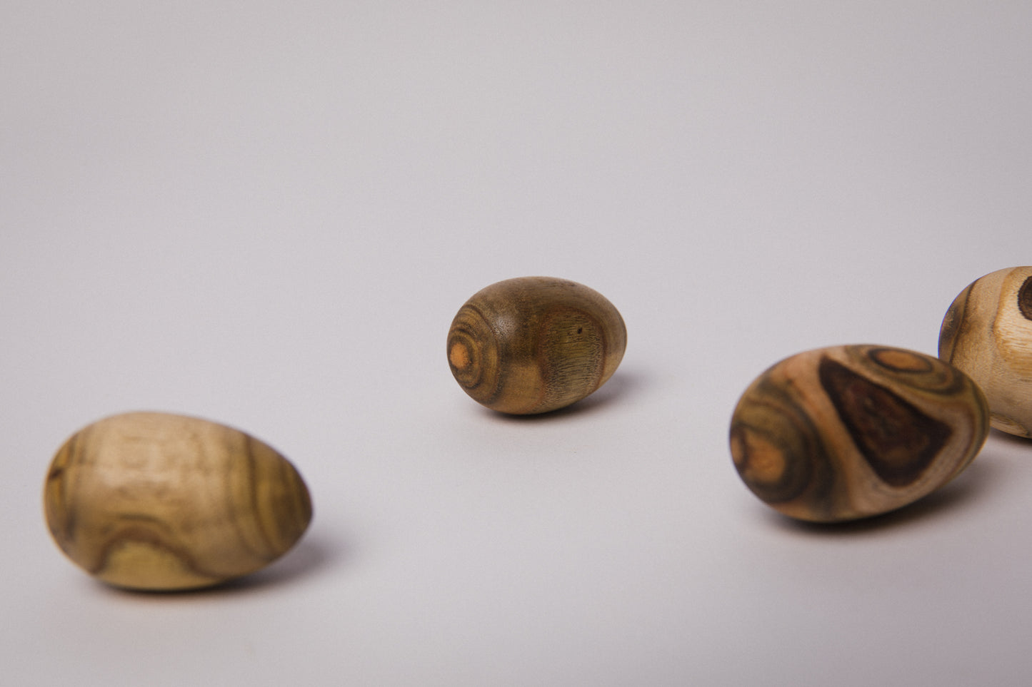 Set of four wooden EGGS small _ 1493