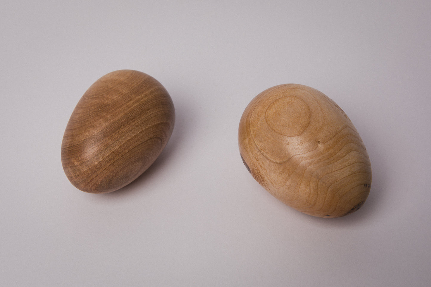 Set of two wooden EGGS large _ 1500