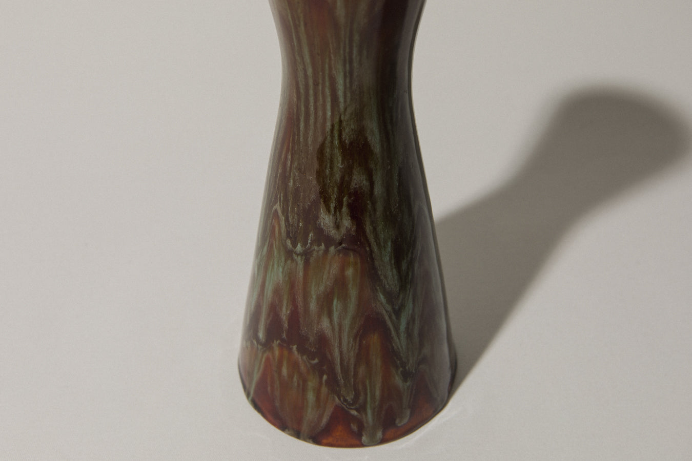 Hourglass faience VASE _ 383