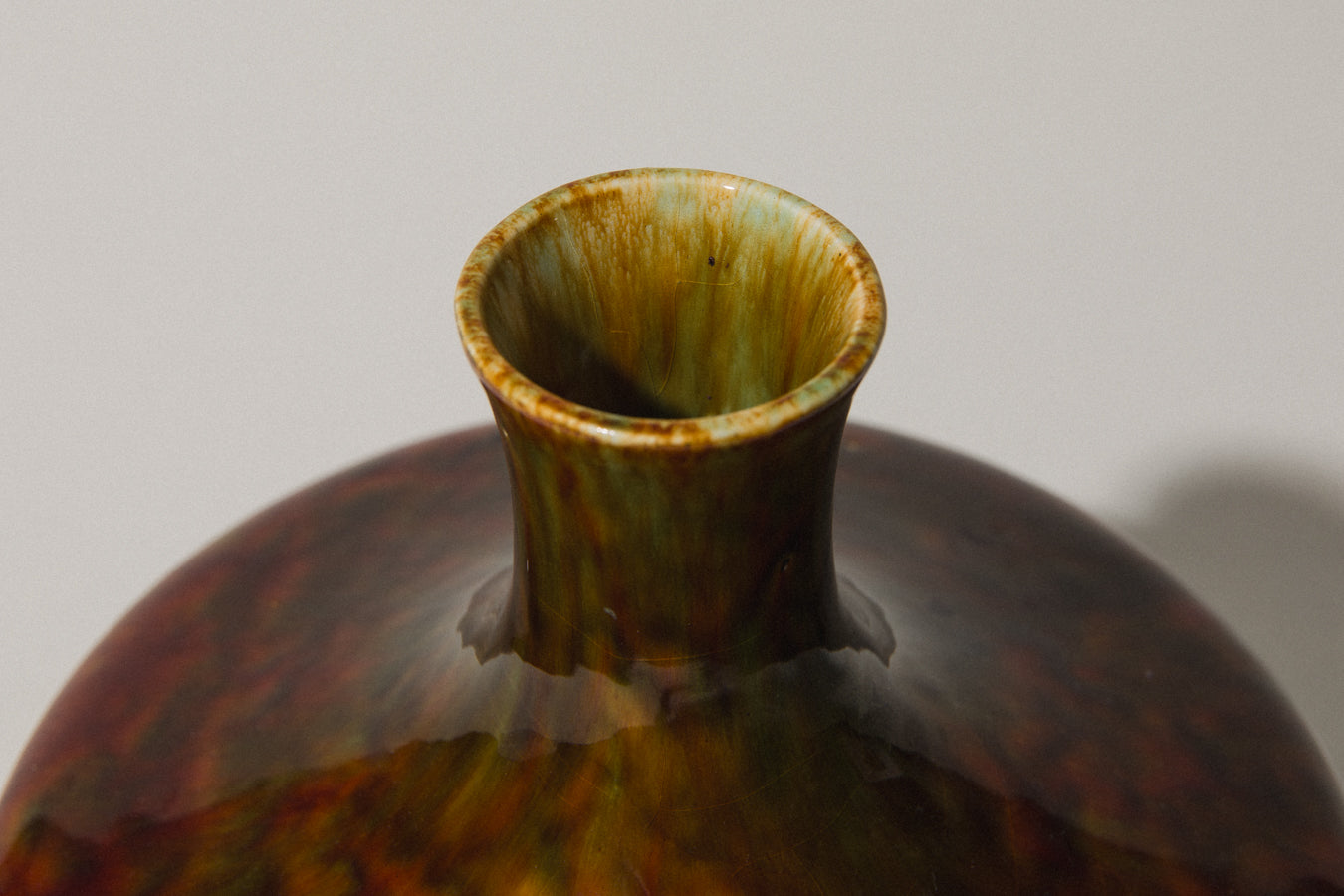 Discus shaped faience VASE _ 387