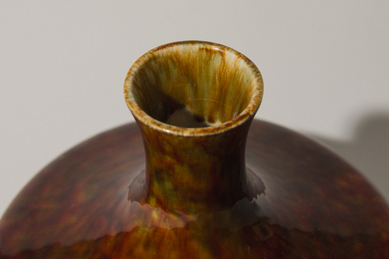 Discus shaped faience VASE _ 390