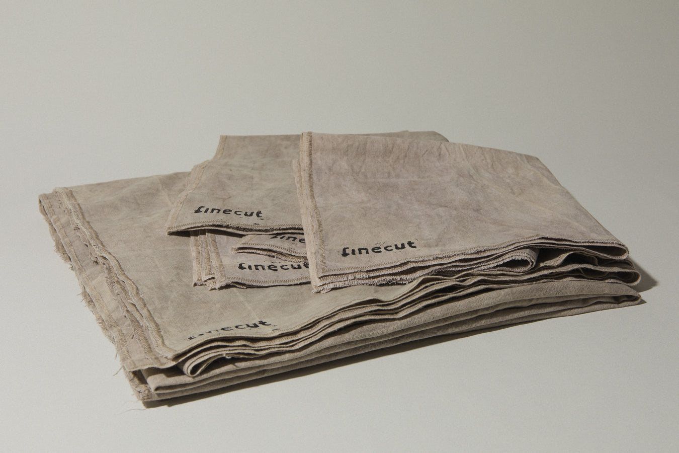 Vintage linen TABLECLOTH and NAPKIN SET