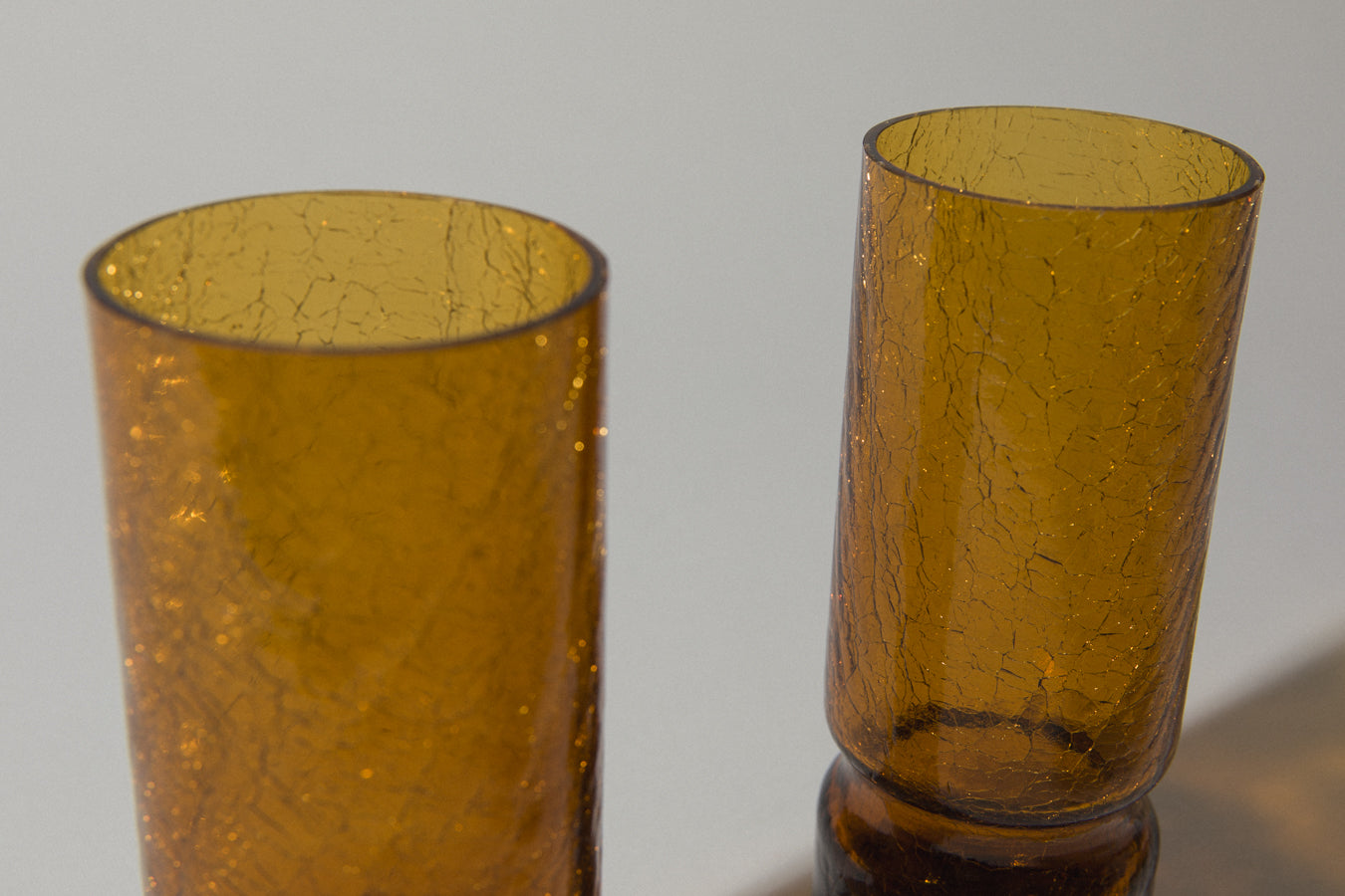 Set of two amber crackled glass TUMBLERS