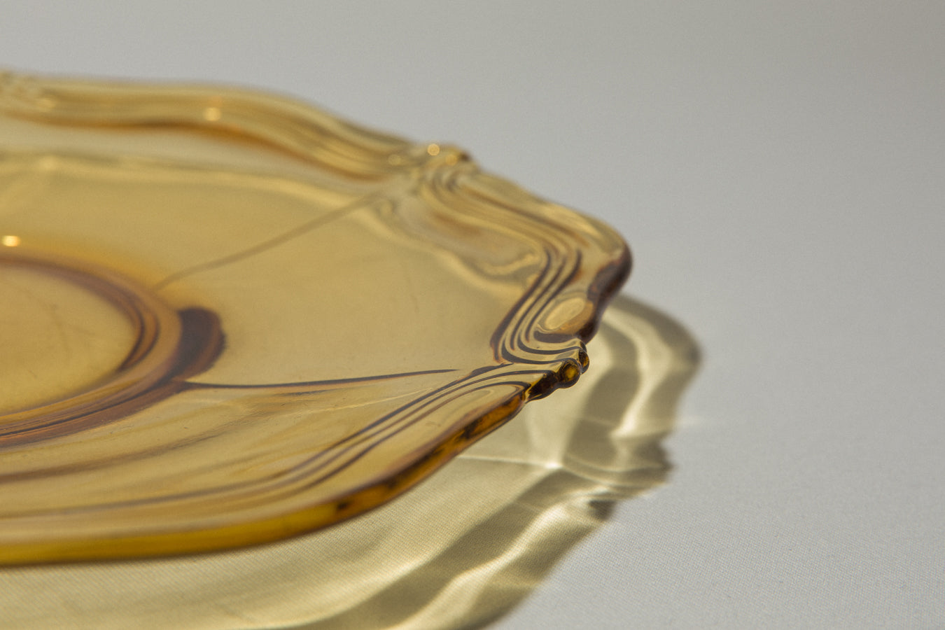 Amber glass SERVING PLATE
