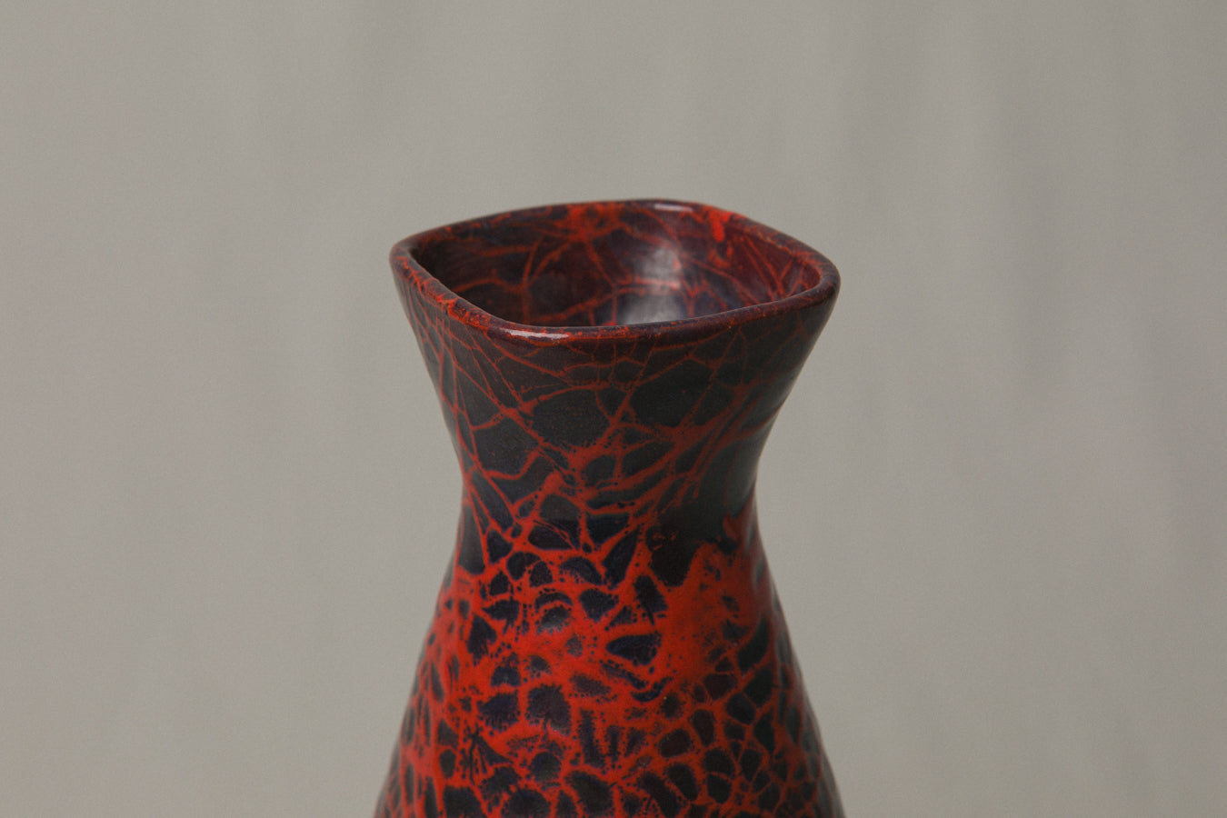 Visually crackled VASE by Éva Bod _ 1010