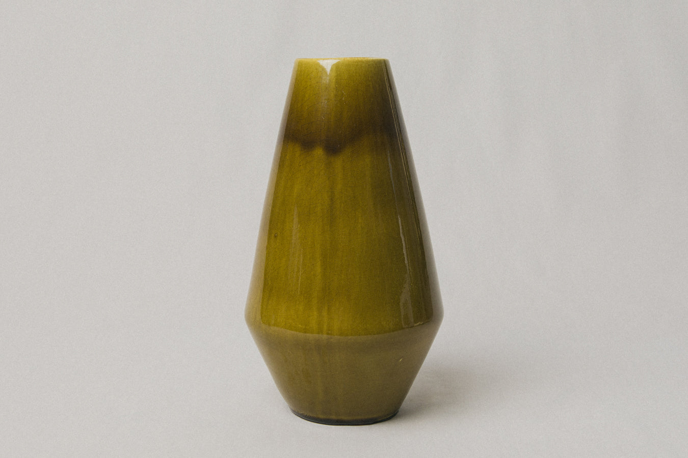 Angular pod-shaped ceramic VASE _ 1026
