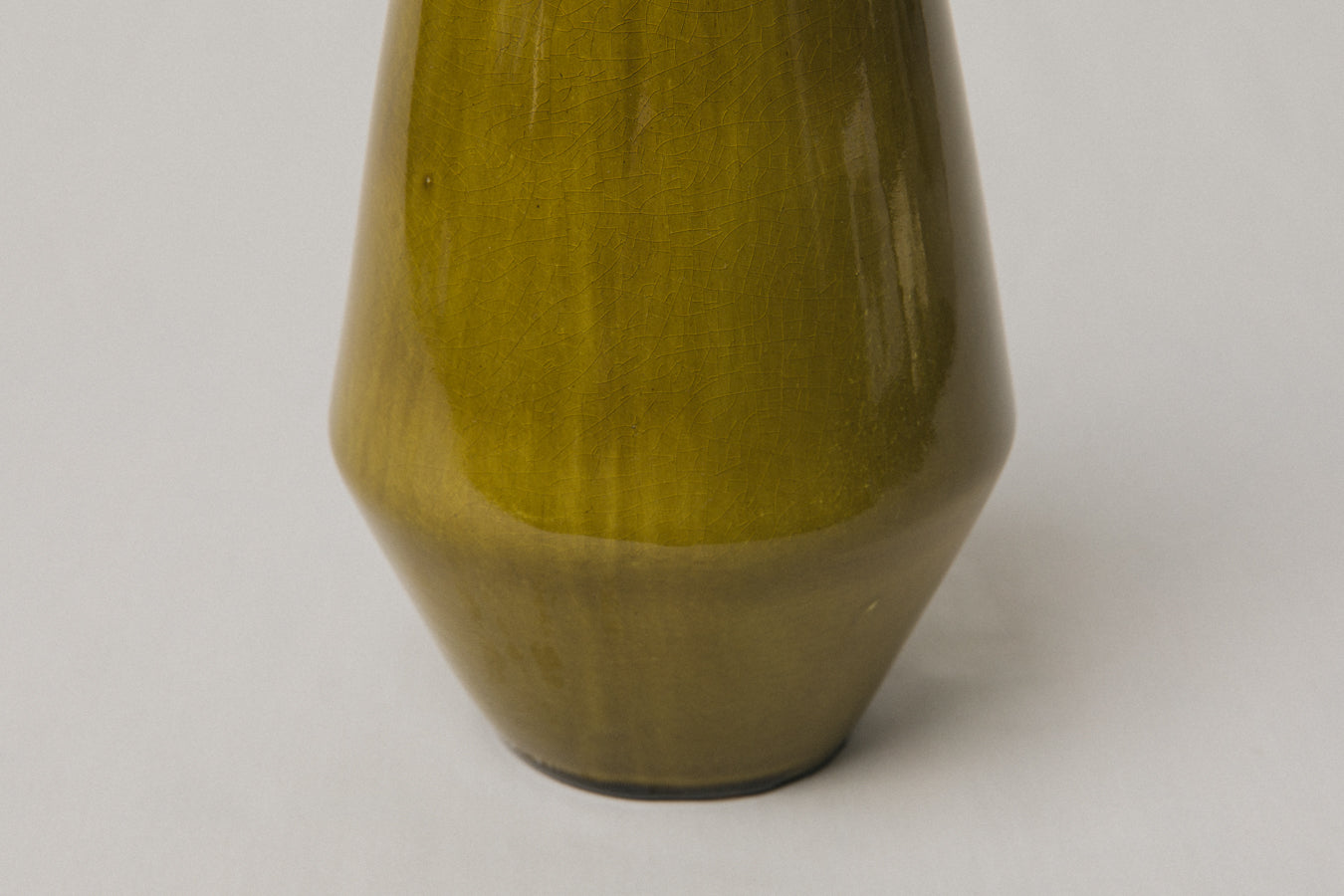 Angular pod-shaped ceramic VASE _ 1026