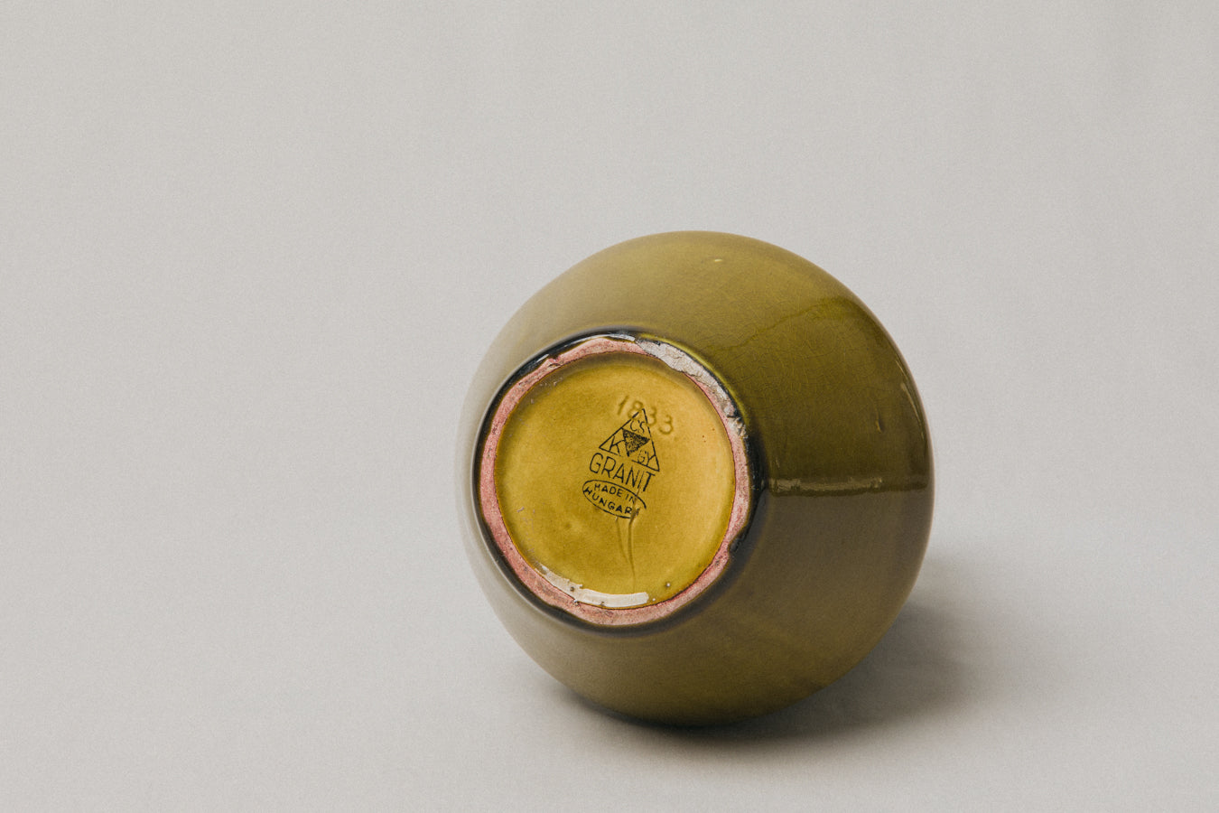 Angular pod-shaped ceramic VASE _ 1026