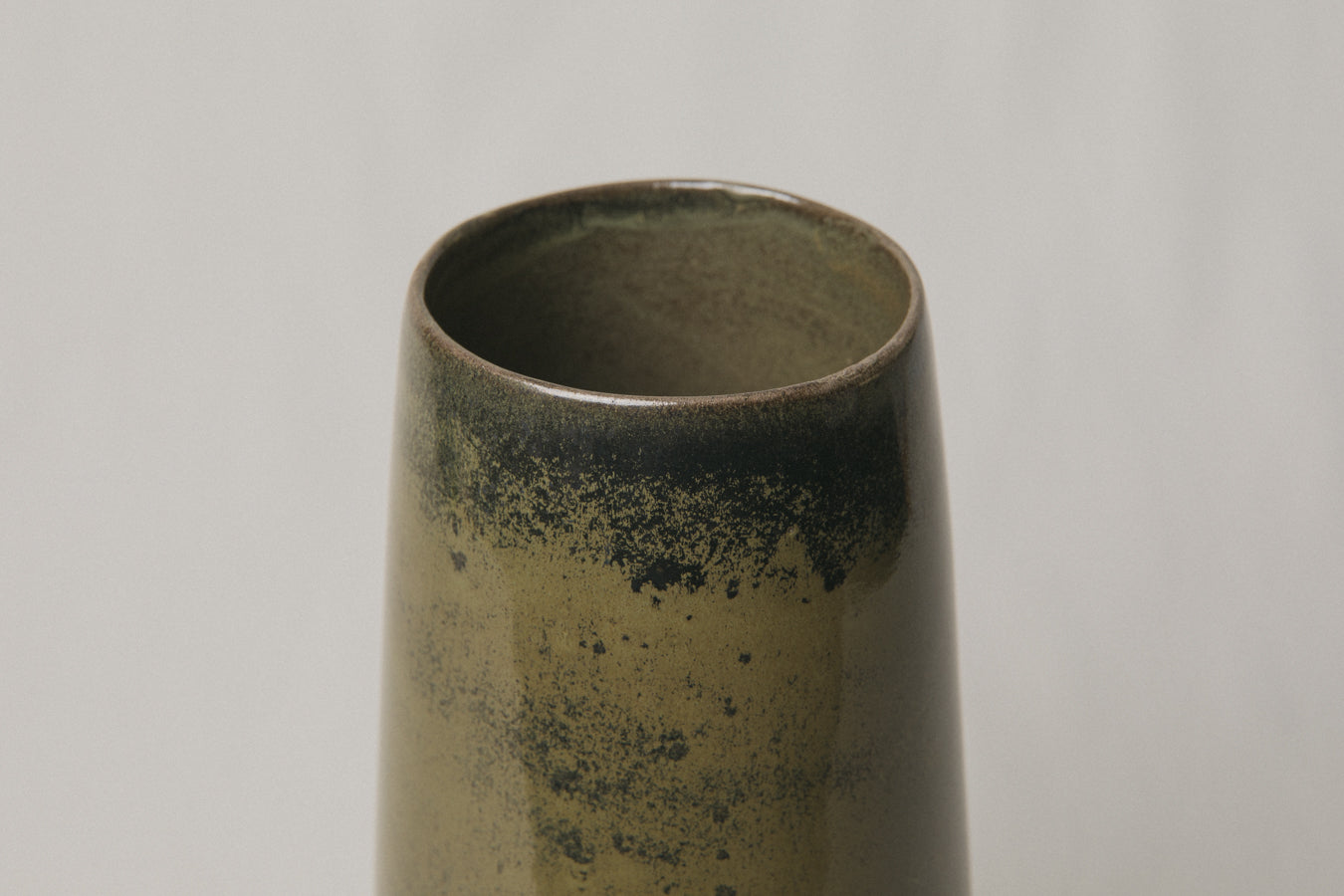 Tall cigar VASE _ 1027