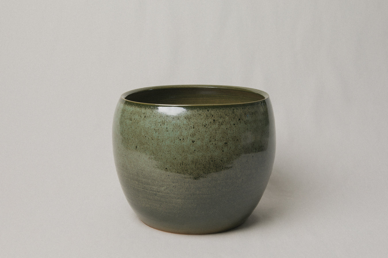 Large ceramic BOWL/POT _ 1035