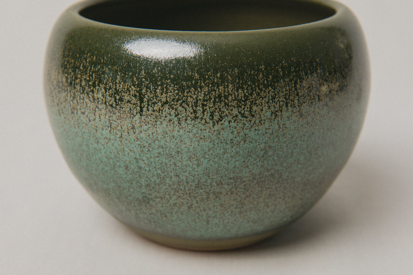 Small ceramic BOWL/POT _ 1040