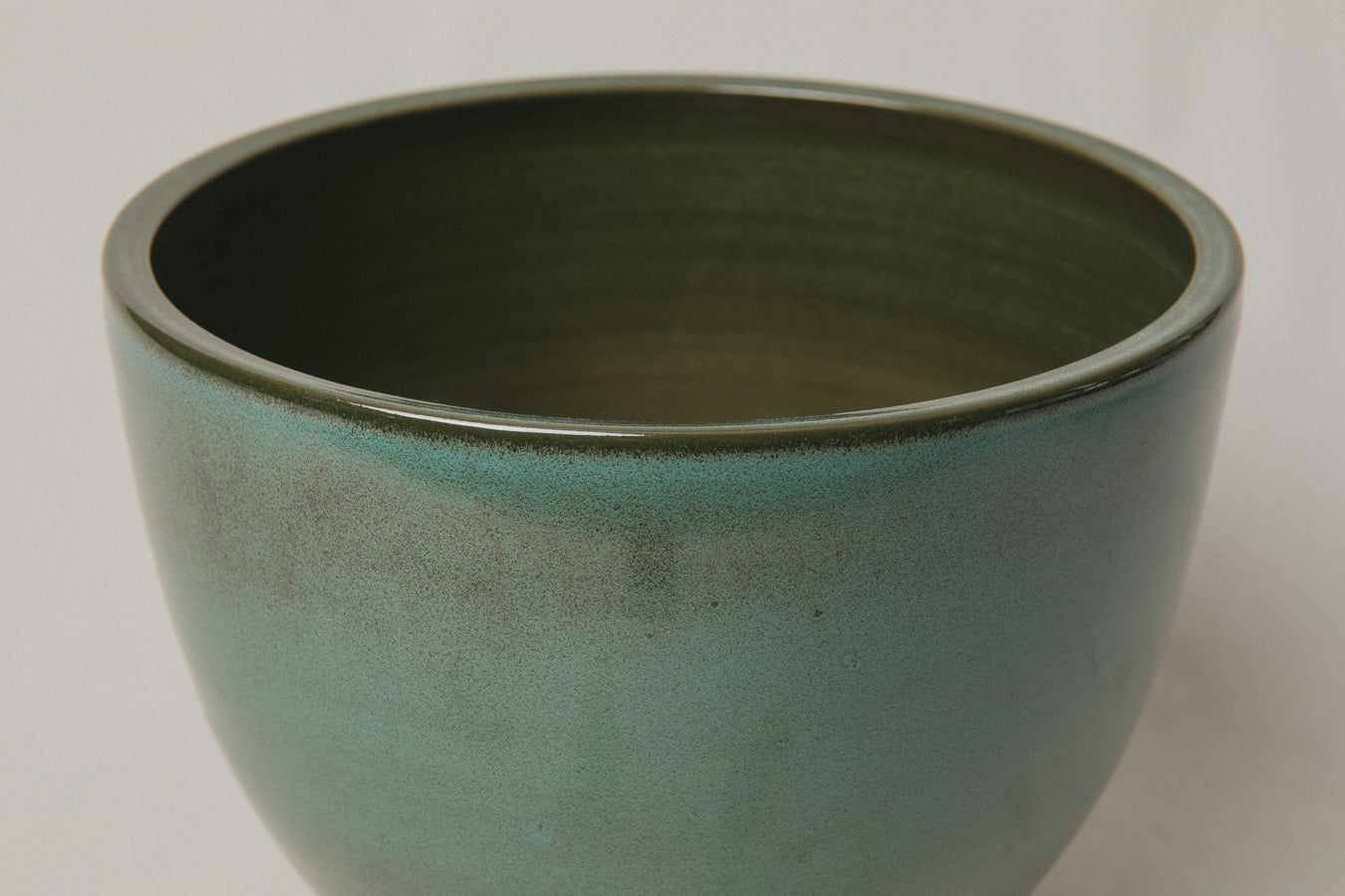 Large ceramic BOWL/POT _ 1041