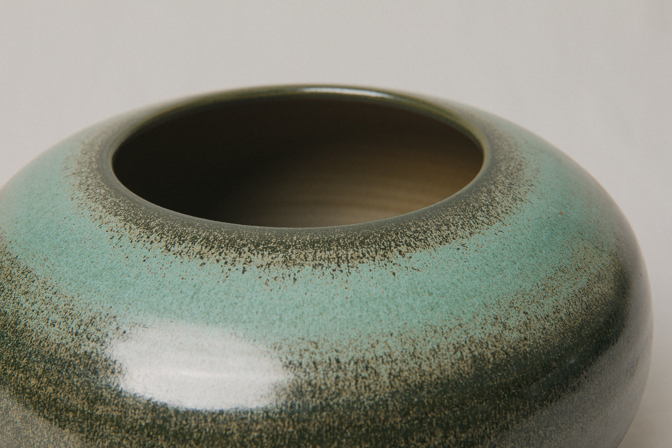 Medium ceramic BOWL/POT _ 1046