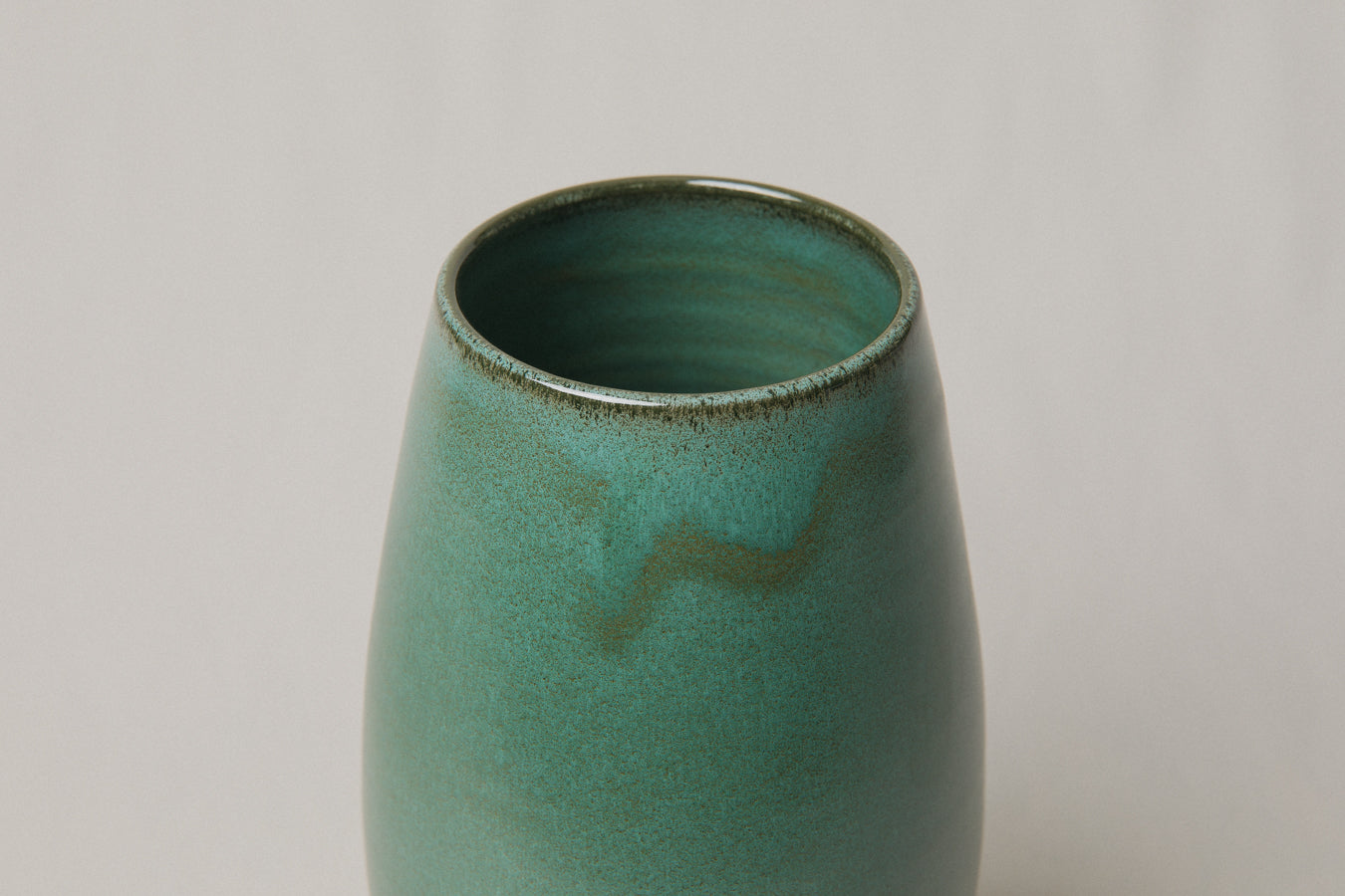 Medium tall cigar ceramic VASE _ 1057