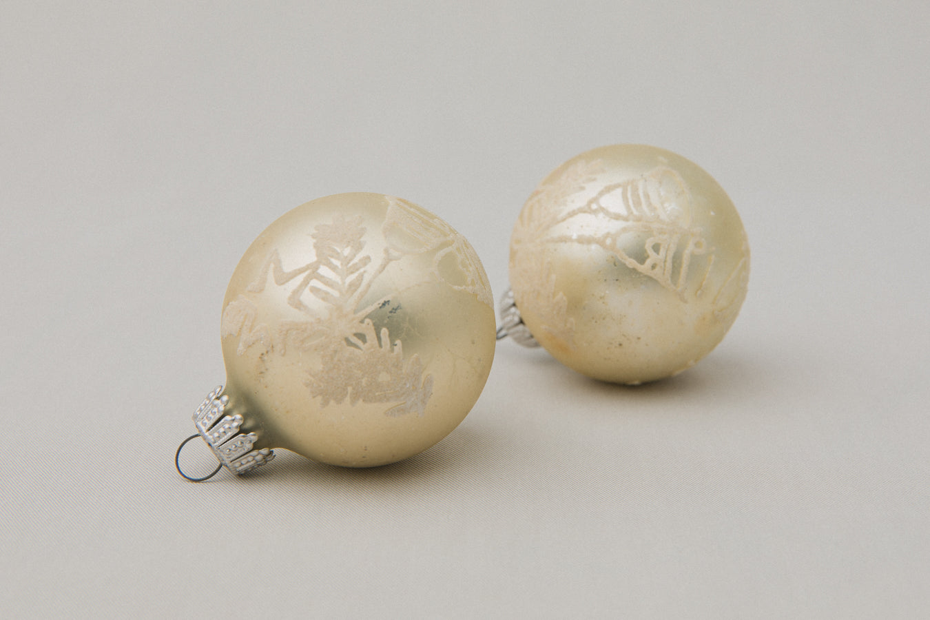 Vintage GLASS ORNAMENT with bell motif _ 1068